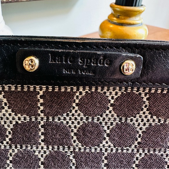 KATE SPADE NEW YORK TOP ZIPPER CHRISSY NOEL BLACK AND WHITE LIKE NEW WRISTLET - Picture 3 of 8